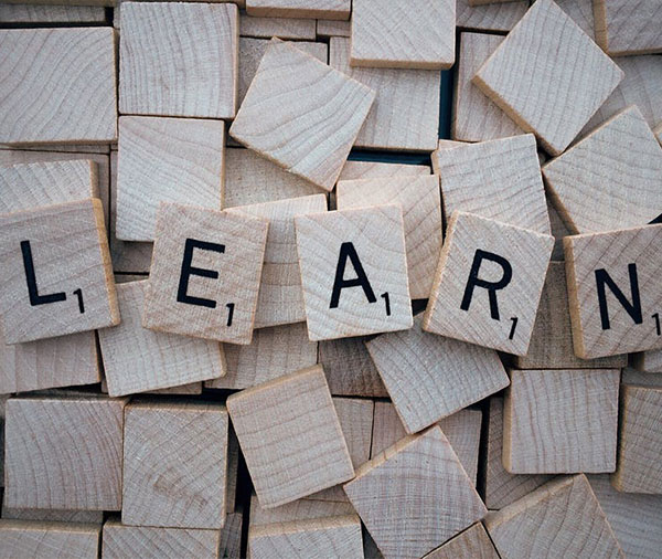 Wooden-scrabble-tiles-that-spell-out-the-word-learn